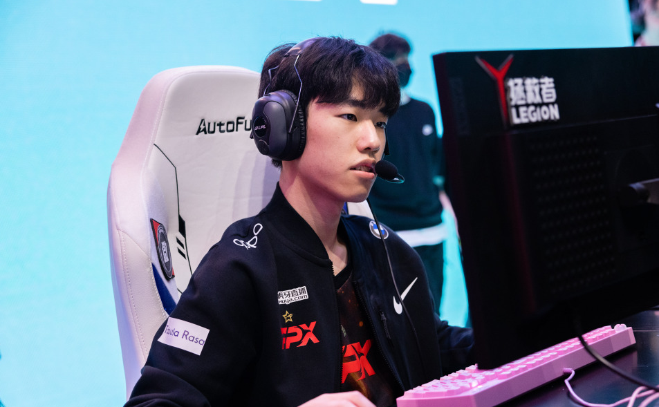 熊猫直播tv-HKA鏖战V5，Perkz操刀奇招英雄翻盘焦点之战入围赛，留下经典瞬间的简单介绍