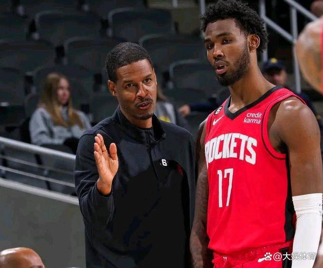 熊猫体育app-替补球员实现梦幻首秀，令首席教练赞不绝口