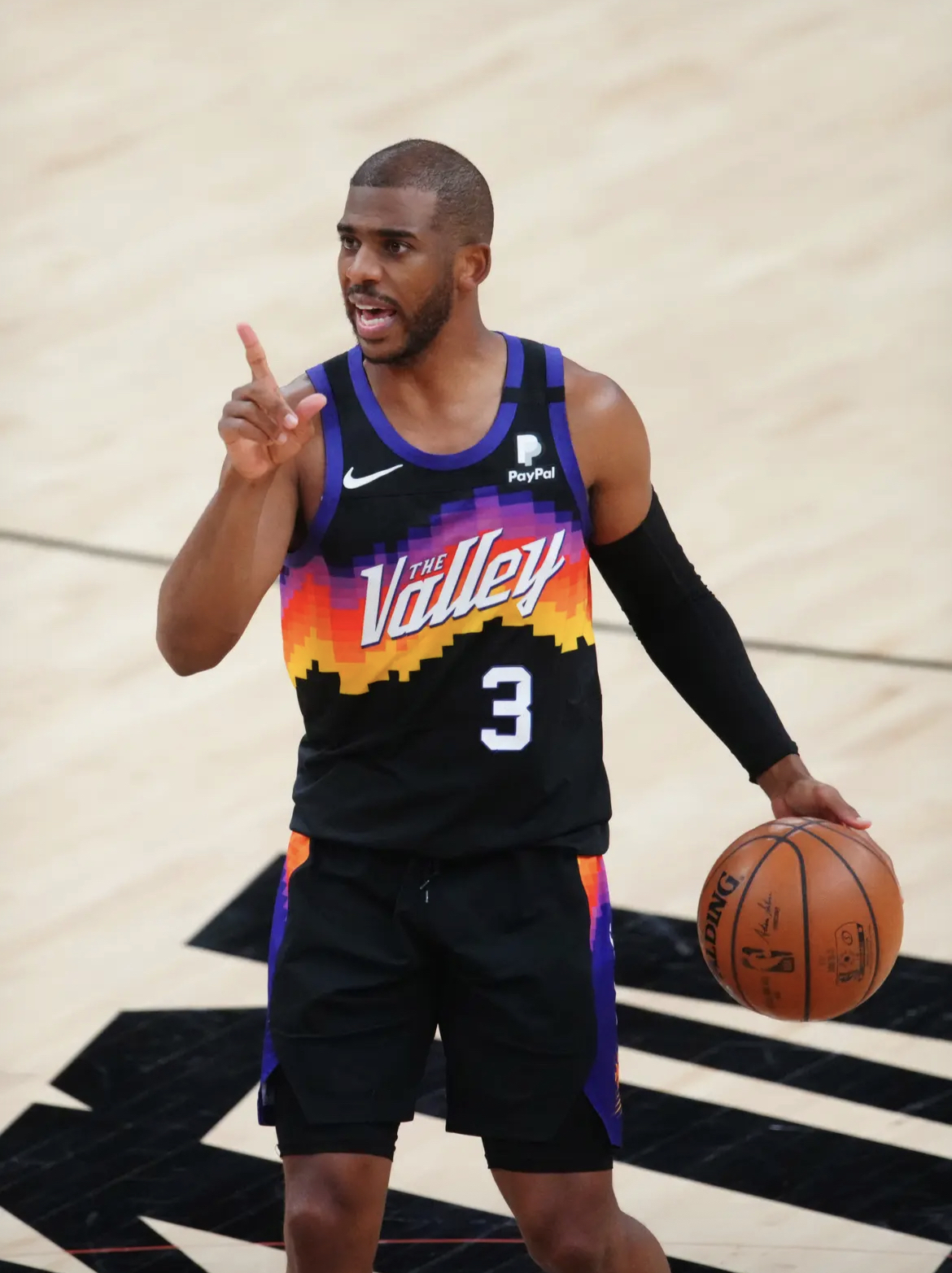 熊猫体育直播-保罗全场篮板数再创新高，火箭击败对手