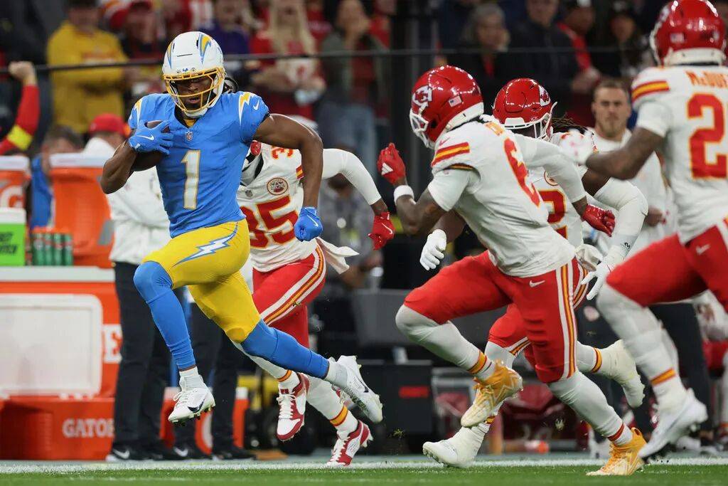 闪电进攻!球队表现出色,领先对手 闪电进攻!球队表现出色,领先对手