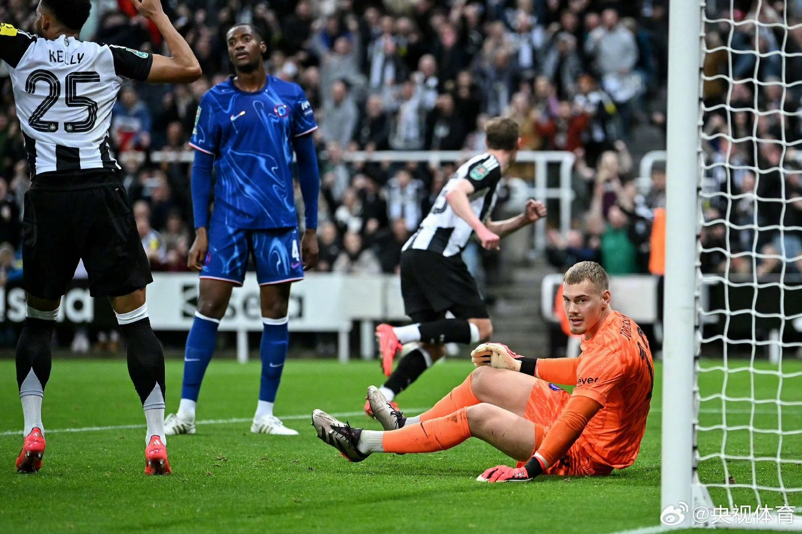 熊猫TV-英格兰足球超级联赛激烈角逐，刘强领跑