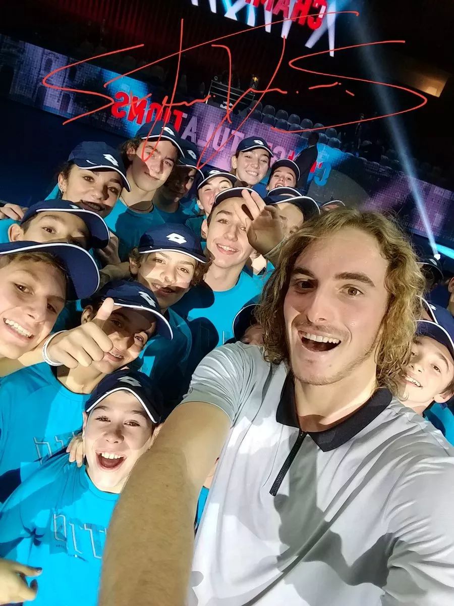 熊猫体育app-年终总决赛翻盘拉沃尔杯，西西帕斯带队取胜